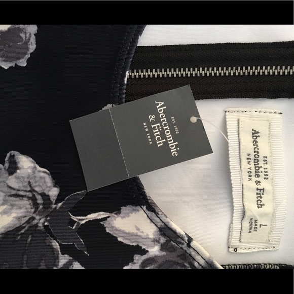 Black white mini dress fit and flair dress sleeveless Abercrombie & Fitch dress - Picture 4 of 5